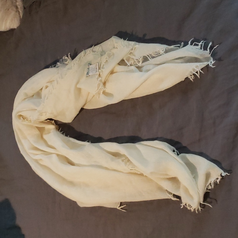 Faliero Sarti used fringe cream scarf